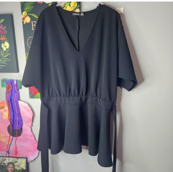 🍁🍂BLACK NWOT BOOHOO 20 peplum belted blouse - Picture 2 of 6